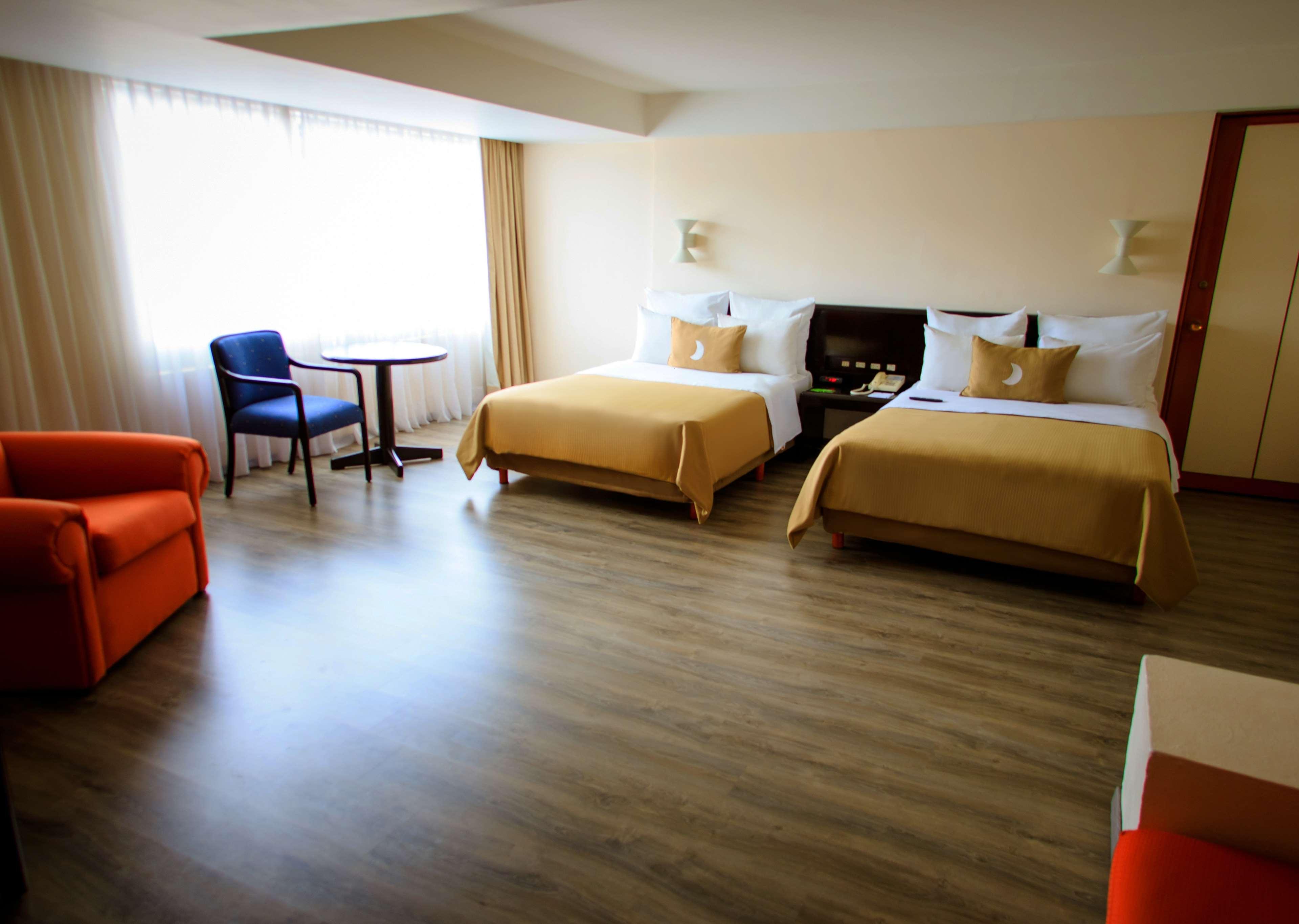 Grand Cantalagua Hotel Morelia, BW Signature Collection Exterior foto A room at the hotel